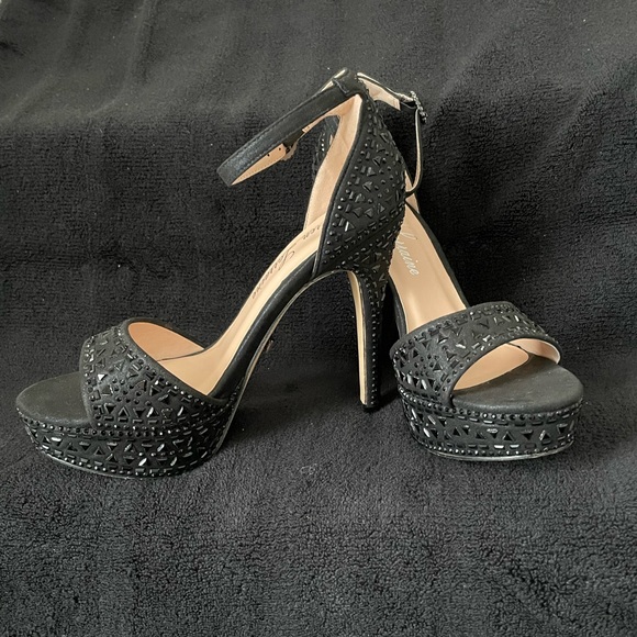 Black Platform size 7 1/2 heels - Picture 6 of 6